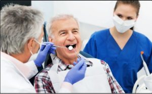 مقایسه ایمپلنت و دندان مصنوعیدر سالمندان