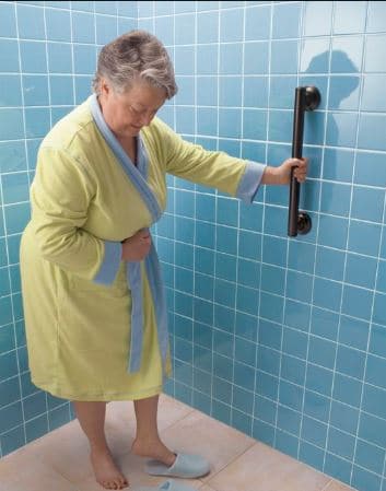 روش درست حمام سالمندان