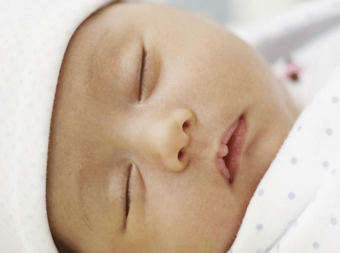 شناسایی دلایل شنیده شدن صدای غیر معمول در هنگام خواب کودک
