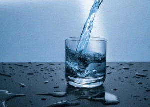 عادت ناسالم ننوشیدن آب