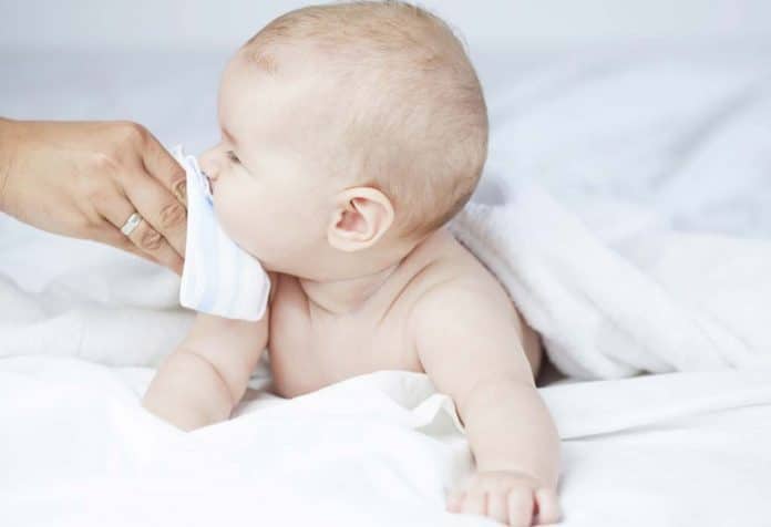 گرفتگی بینی نوزاد در خواب