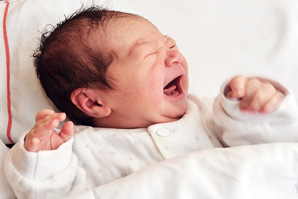 دلایل گریه نوزاد بعد از شیر خوردن چه می باشد؟