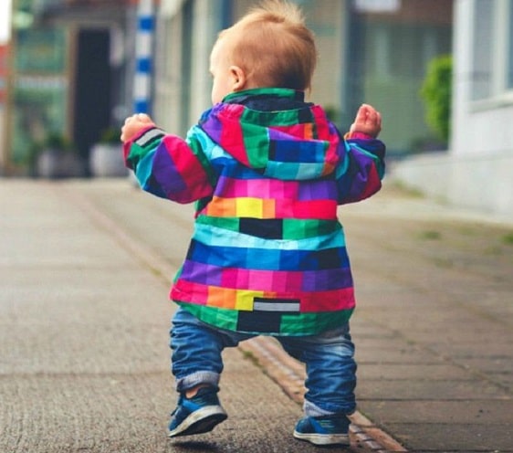 روش های تشویق کودک برای راه رفتن که باید بدانید